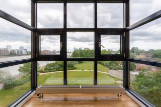 Bright Modern One-Bed with Stunning View of Thames - 7