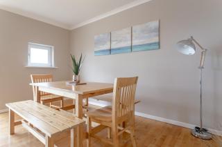 Bright Modern One-Bed with Stunning View of Thames - 6