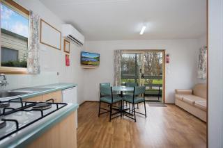 Lake Hamilton Motor Village and Caravan Park - Hamilton - 9