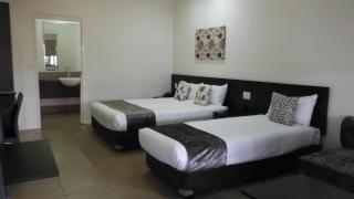 Injune Motor Inn - 1