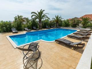 Modern apartment with large pool - Bibinje - 4