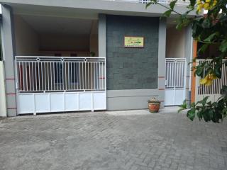Nazifa Homestay - Batu - 8