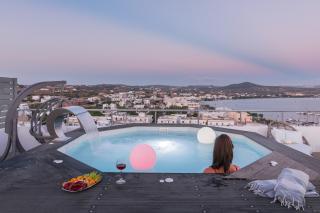 Uncle's House luxury Suites - Adamas - 0