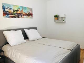 Ferienwohnungen mit Terrasse in Zwingernähe - Hilger Rentals - 9