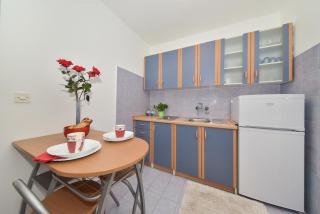 Family-friendly apartments with swimming pool Sveti Filip i Jakov, Biograd - 17192 - 1