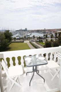 Apartment and Rooms Villa Kolonada - Vodice - 1