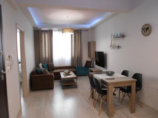 MiCasa SuCasa / Heart of Athens / Brand-New superlux - Athen - 8