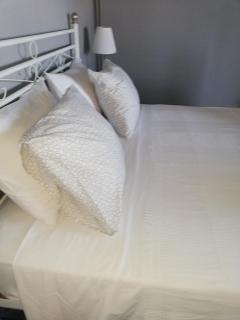 Seven Seas Apartments - 9