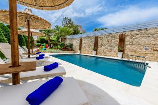 Elmyra Villa, Heated Pool & Walking to beach, By ThinkVilla - Gerani - 8