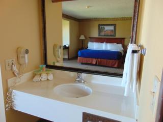 Horse Creek Inn - McCook - 3