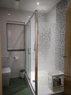 2 ROOMS ANNEX (TV+WiFi) - Chigwell - 2