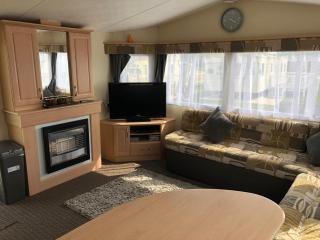 4 bedroom 10 berth caravans with Hot Tub ,Mountain Bikes Tattershall Lakes - Tattershall - 3