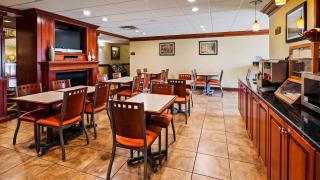 Best Western Plus Strawberry Inn & Suites - Knoxville - 5