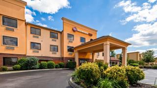 Best Western Plus Strawberry Inn & Suites - Knoxville - 1