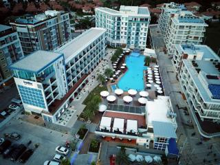 GrandBlue Resort & Beachclub - Mae Pim - 2