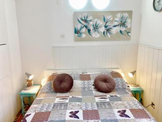 STUDIO & FREE Parking, Aircool, Fresh Bedding - Lovran - 9