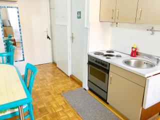 STUDIO & FREE Parking, Aircool, Fresh Bedding - Lovran - 5