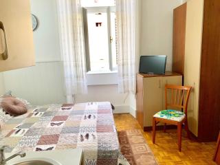 STUDIO & FREE Parking, Aircool, Fresh Bedding - Lovran - 6
