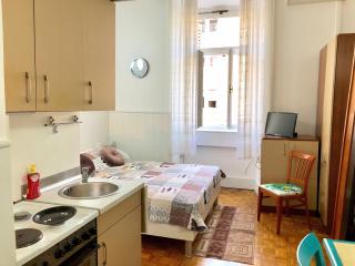 STUDIO & FREE Parking, Aircool, Fresh Bedding - Lovran - 4