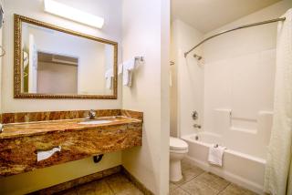 Regency Inn & Suites Downey - Downey - 3