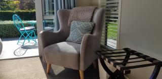 Spacious Modern Two-Bedroom Apartment - Hamilton - 3