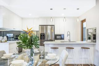 Park Avenue Townhouse Retreat Brisbane Sleeps 10 - Brisbane - 9
