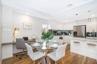 Park Avenue Townhouse Retreat Brisbane Sleeps 10 - Brisbane - 2