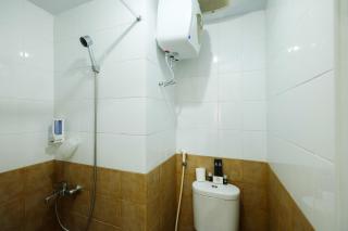 Tranquil 2BR @ Green Pramuka Apartment By Travelio - 3