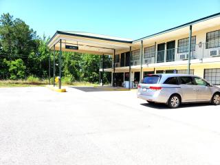Motel 103 - Calhoun - 0