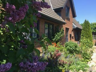 Charmantes Haus mit zwei Ferienwohnungen und großem Garten in Aventoft - Enjoy! - Aventoft - 0