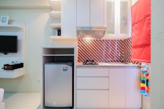 Nice Studio at 12th Floor Green Pramuka City Apartment By Travelio - 3