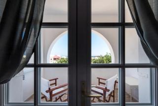 LavaRock Santorini - Perissa - 4