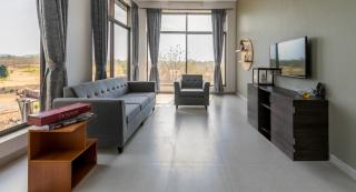 StayVista's Elevar Villa - Elevate your stay with a Mountain-View, Terrace & Plunge Pool - Karjat - 7