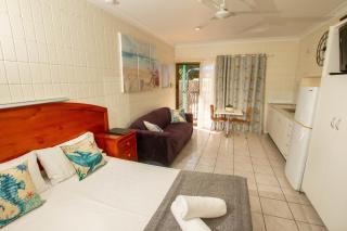 Tropical Palms Resort & 4WD Hire - Picnic Bay - 5