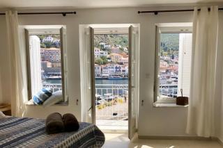 Hydra's View - Hydra - 0