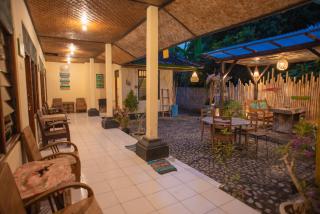 The Village Bed and Breakfast - Lovina - 6