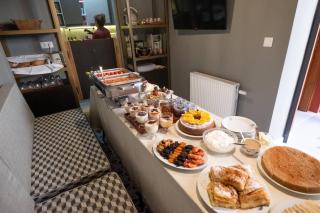 ATHENIAN YARD SUITES - 7