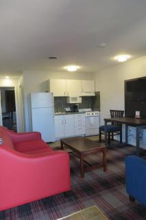 Luxbury Inn & Suites - West Maryville - 0
