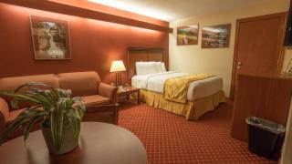 Shepherd Mountain Inn & Suites - Pilot Knob - 1