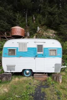 Nauti Otter Inn and Yurt Village - 9