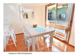 Hopetoun Villa - Woonona - 1