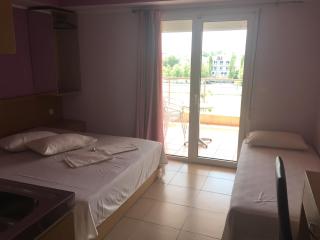 Dimis Studios and Apartments - 3