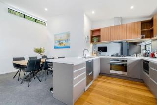 Bright, Modern, Plush - Brand New Townhouse - Queenstown - 4