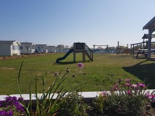 218 - 2 Bed Chalet, Belle Aire, Beach Road, Hemsby, NR29 - Hemsby - 4
