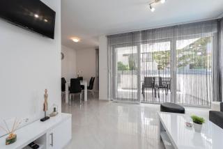 Villa Star 2 a centrally located ap. with a pool - Novalja (Novaglia) - 1