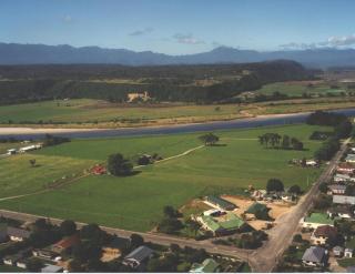 Karamea Hotel - 1