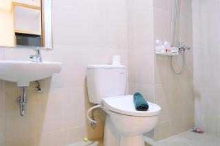 Comfortable and Clean Studio at The Oasis Apartment By Travelio - Bekasi - 4