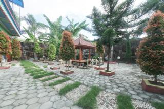 RedDoorz Syariah near Mall Roxy Banyuwangi 2 - Banyuwangi - 9