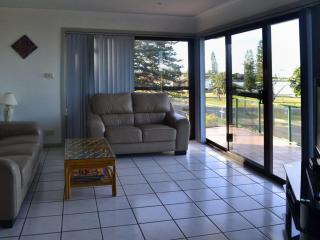 Oxley 8 at Tuncurry - 9