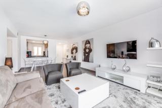 by RIVA - Incredible, Stylish 2 Bedroom Apt in Puerto Banus Gardens - Marbella - 6